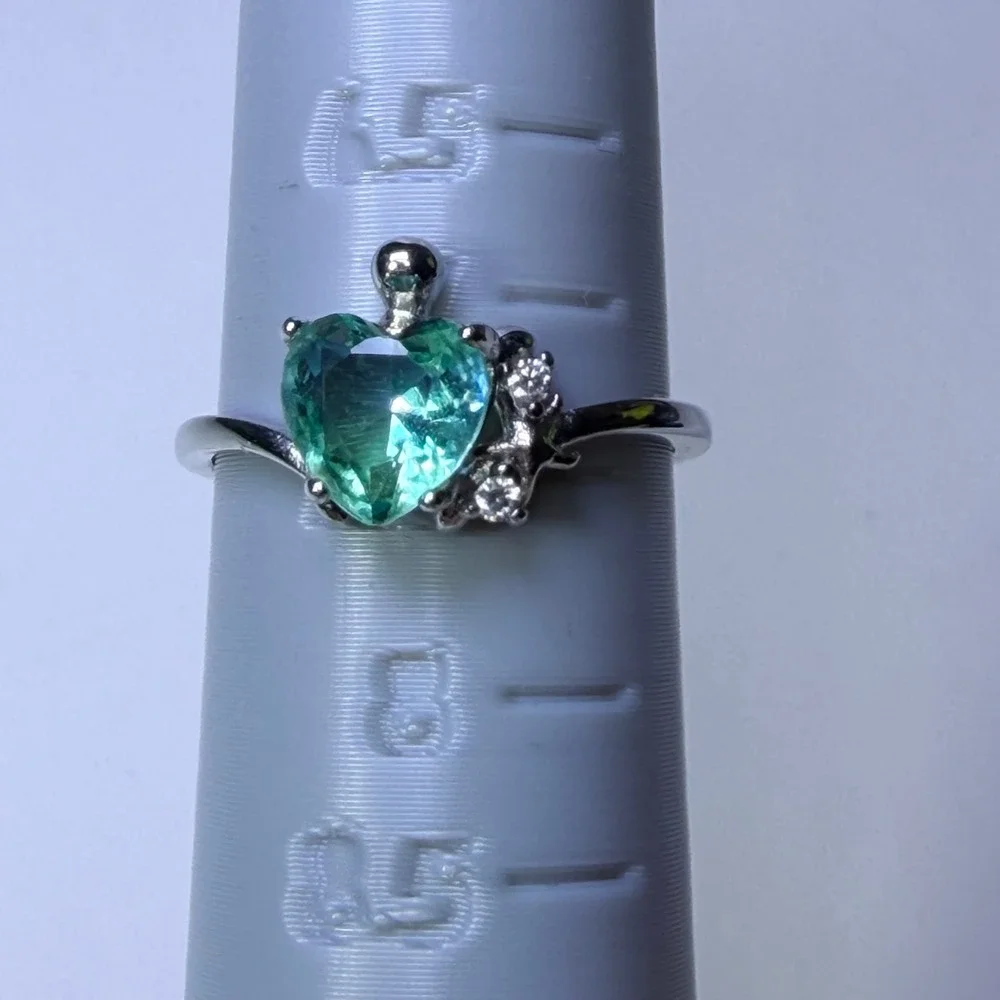 Fragrant Jewels Under the Sea Heart Green Stone Silver Tone Ring Size 7